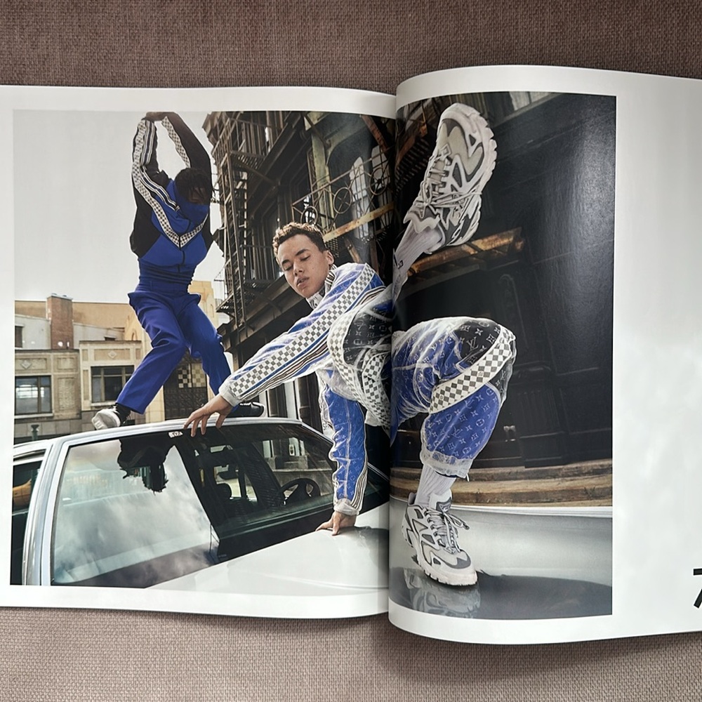Louis Vuitton - The Book #14 w/Silhouette Cover - Coffee Table Show Off Book - Picture 4 of 4